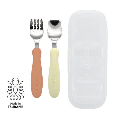 【1.5歳ごろ~】フォーク&スプーン ケース付 パンプキンプリン 柔らかく落ち着いたカラーのフォーク&スプーン 燕三条の高品質なステンレス使用 持ち運びに便利なケース付き