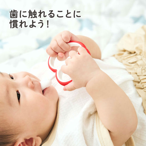 はじめて使う歯ブラシ リンゴ 噛んでも痛くないシリコン製の歯ブラシ 磨きやすい両面ブラシ 歯磨きデビューにおすすめ