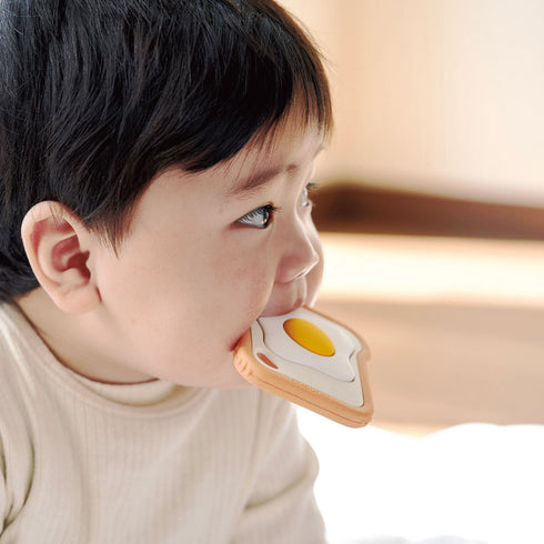カミカミBaby トースト 歯がためデビューにぴったりなオールシリコンの歯がため