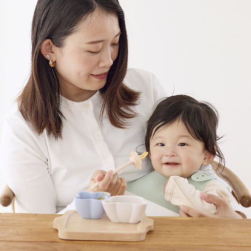 【5ヶ月ごろ~】はなまる離乳食スプーン お口の奥に入りすぎないプレート付き