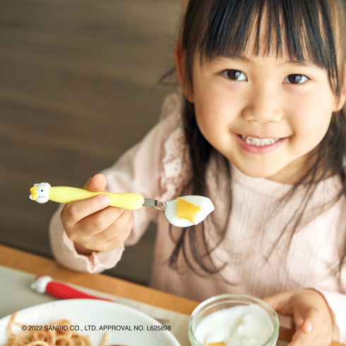 【1.5歳ごろ～】フォーク&スプーン ケース付　ハローキティ　マスコット付きのフォーク&スプーン　持ち運びに便利なケース付き