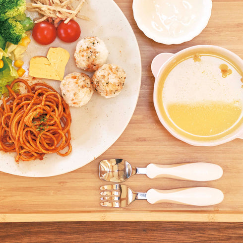 【1.5歳ごろ～】フォーク&スプーン プラス ケース付　ペールピンク　ラバーグリップ付きでどの持ち方にも対応