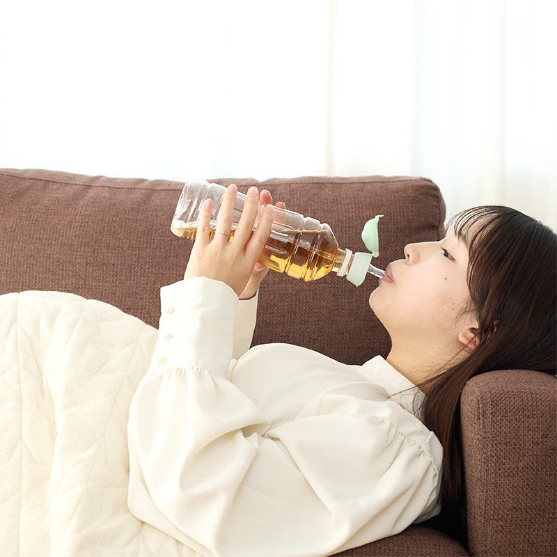 どんな体勢でも飲みやすい